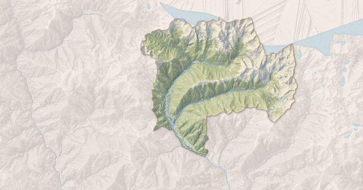 Portrait cartographique de Saint-Martin-Vésubie : relief, eau, forêts, bâti et voies, calculés à partir des données de l'IGN