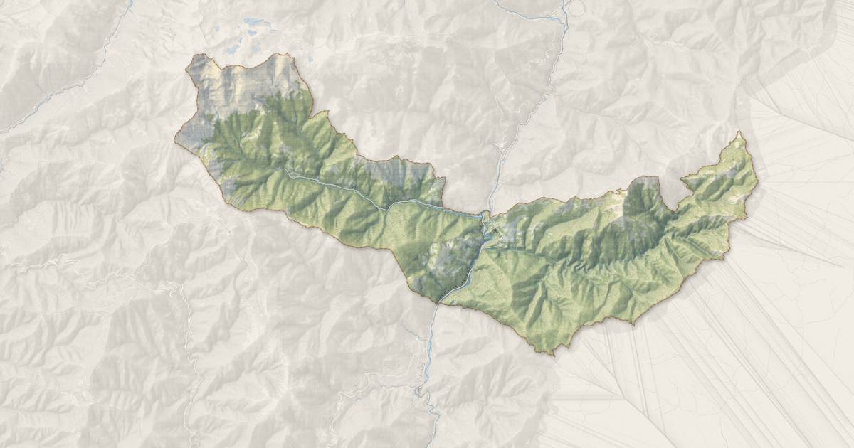 Portrait cartographique de Saorge : relief, eau, forêts, bâti et voies, calculés à partir des données de l'IGN