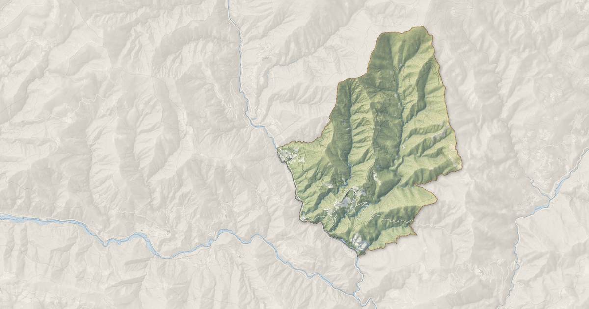 Portrait cartographique de La Tour : relief, eau, forêts, bâti et voies, calculés à partir des données de l'IGN