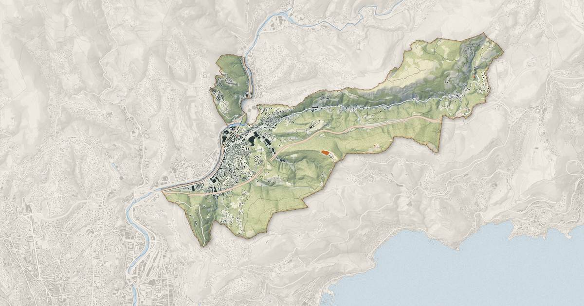 Portrait cartographique de La Trinité : relief, eau, forêts, bâti et voies, calculés à partir des données de l'IGN