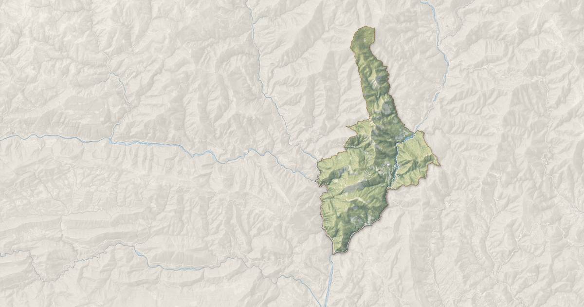 Portrait cartographique de Utelle : relief, eau, forêts, bâti et voies, calculés à partir des données de l'IGN