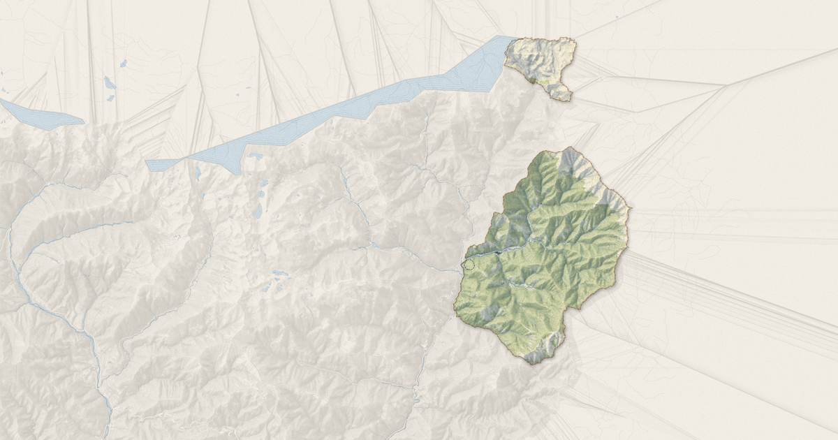 Portrait cartographique de La Brigue : relief, eau, forêts, bâti et voies, calculés à partir des données de l'IGN