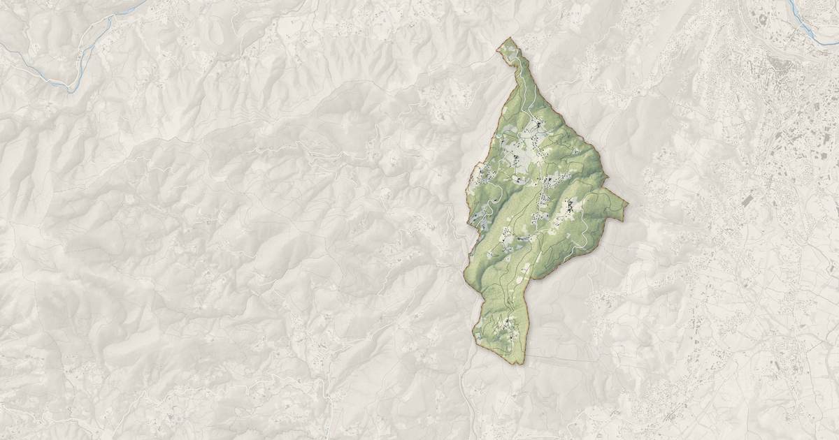 Portrait cartographique de Ailhon : relief, eau, forêts, bâti et voies, calculés à partir des données de l'IGN