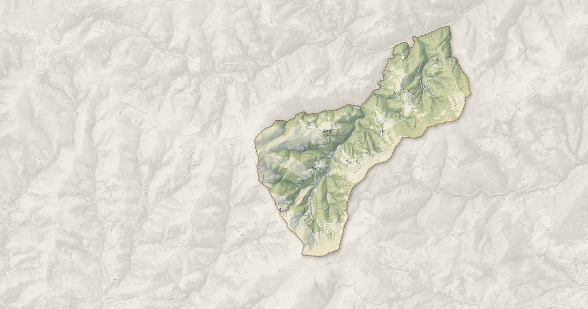 Portrait cartographique de Ajoux : relief, eau, forêts, bâti et voies, calculés à partir des données de l'IGN