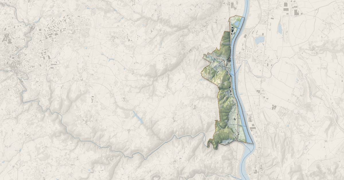 Portrait cartographique de Andance : relief, eau, forêts, bâti et voies, calculés à partir des données de l'IGN
