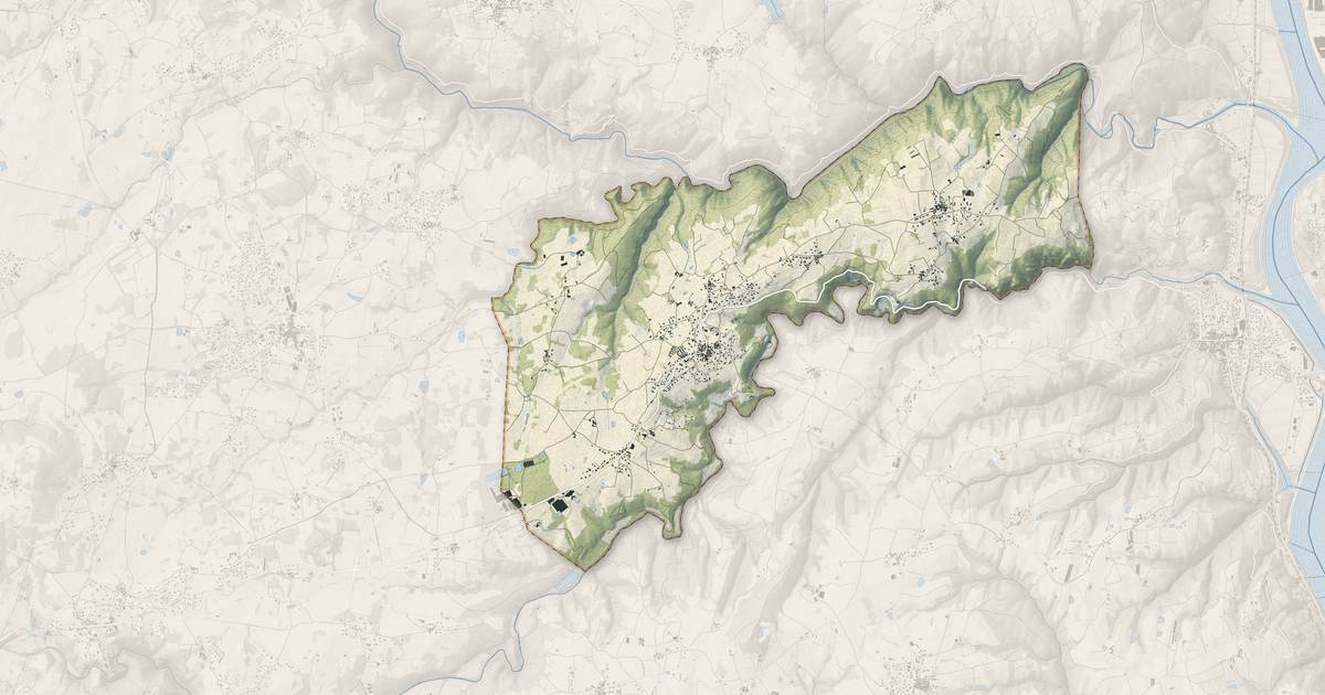 Portrait cartographique de Ardoix : relief, eau, forêts, bâti et voies, calculés à partir des données de l'IGN