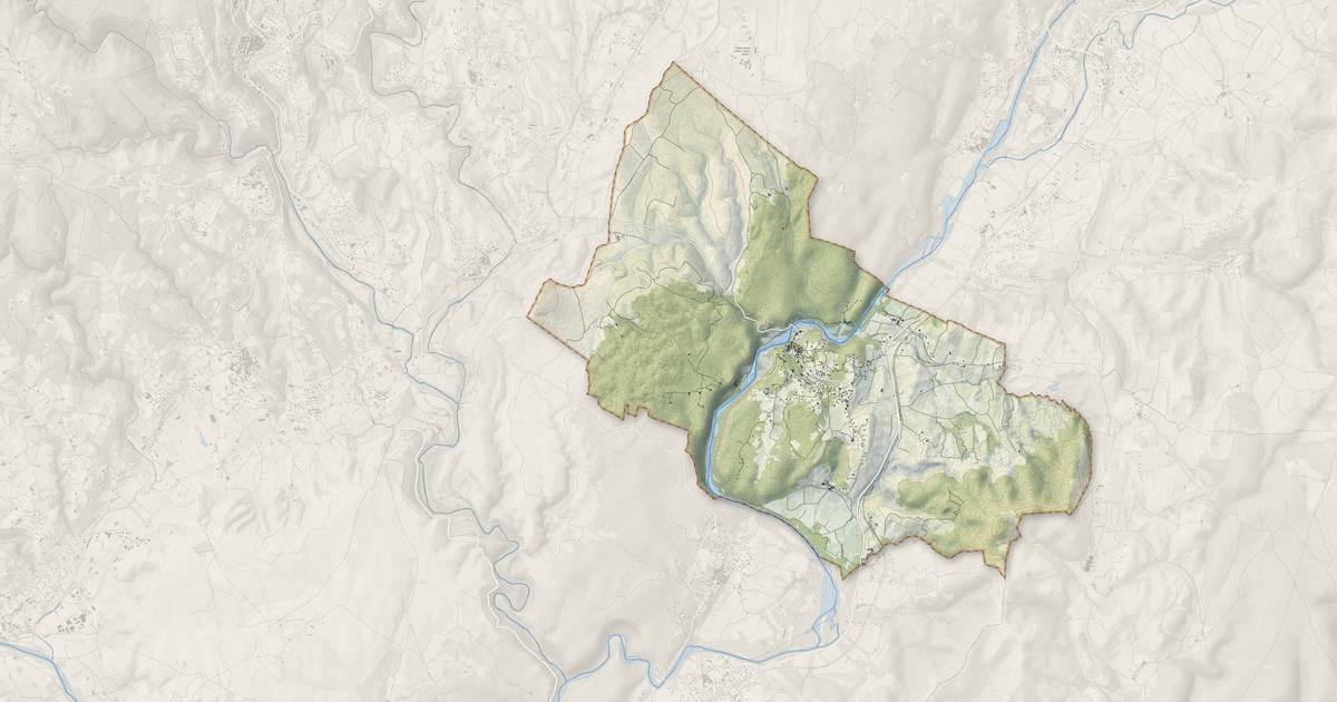 Portrait cartographique de Balazuc : relief, eau, forêts, bâti et voies, calculés à partir des données de l'IGN