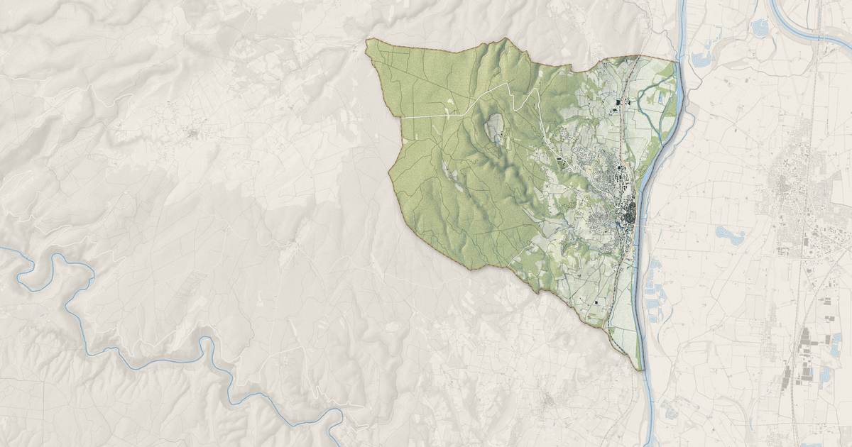 Portrait cartographique de Bourg-Saint-Andéol : relief, eau, forêts, bâti et voies, calculés à partir des données de l'IGN