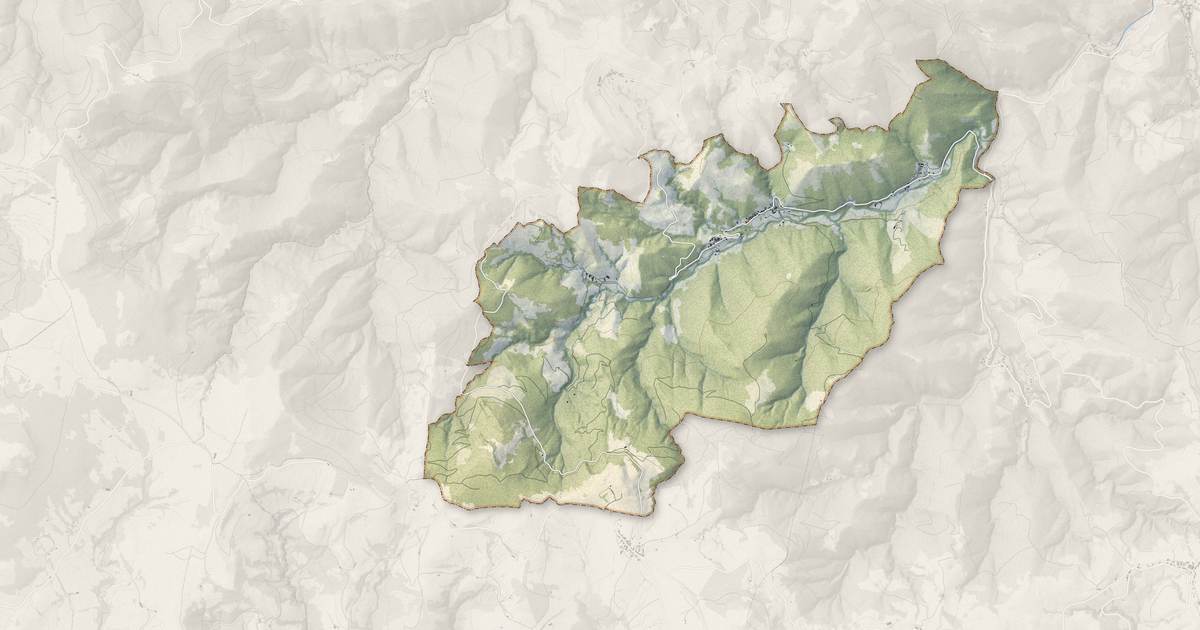 Portrait cartographique de Le Chambon : relief, eau, forêts, bâti et voies, calculés à partir des données de l'IGN