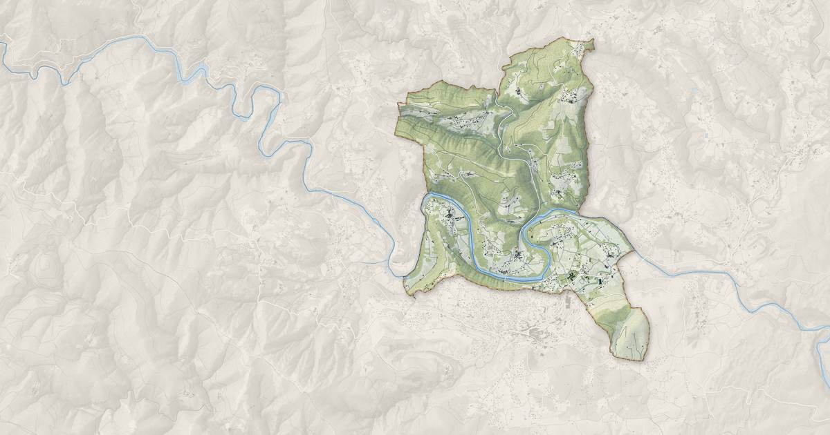 Portrait cartographique de Chambonas : relief, eau, forêts, bâti et voies, calculés à partir des données de l'IGN