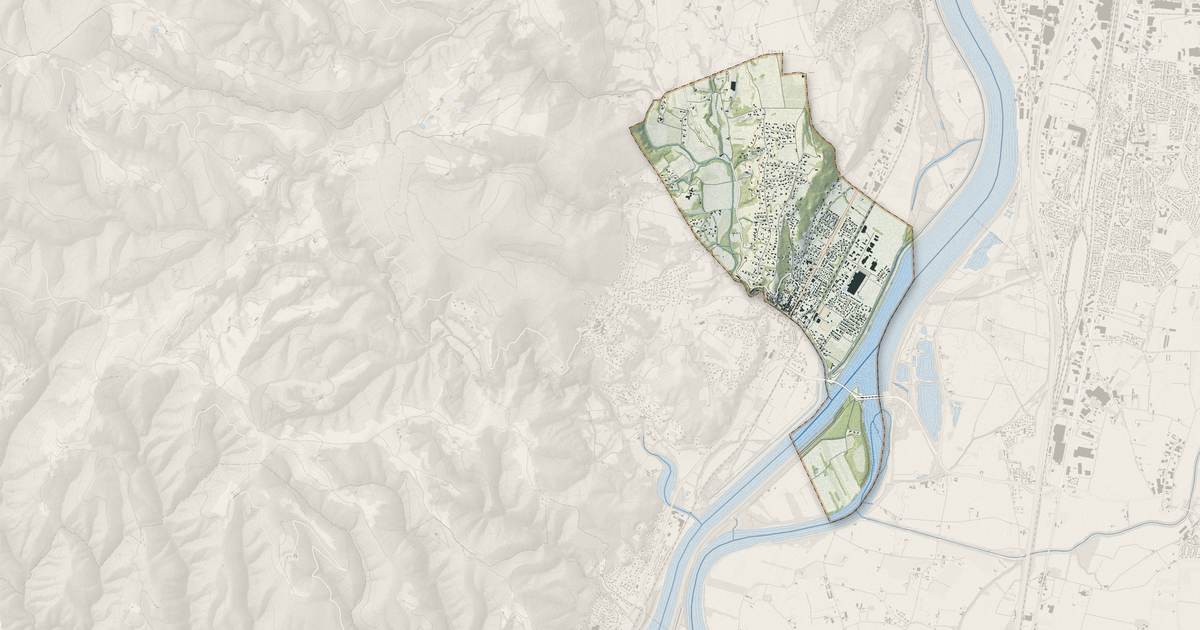 Portrait cartographique de Charmes-sur-Rhône : relief, eau, forêts, bâti et voies, calculés à partir des données de l'IGN