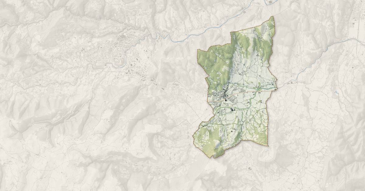 Portrait cartographique de Chomérac : relief, eau, forêts, bâti et voies, calculés à partir des données de l'IGN