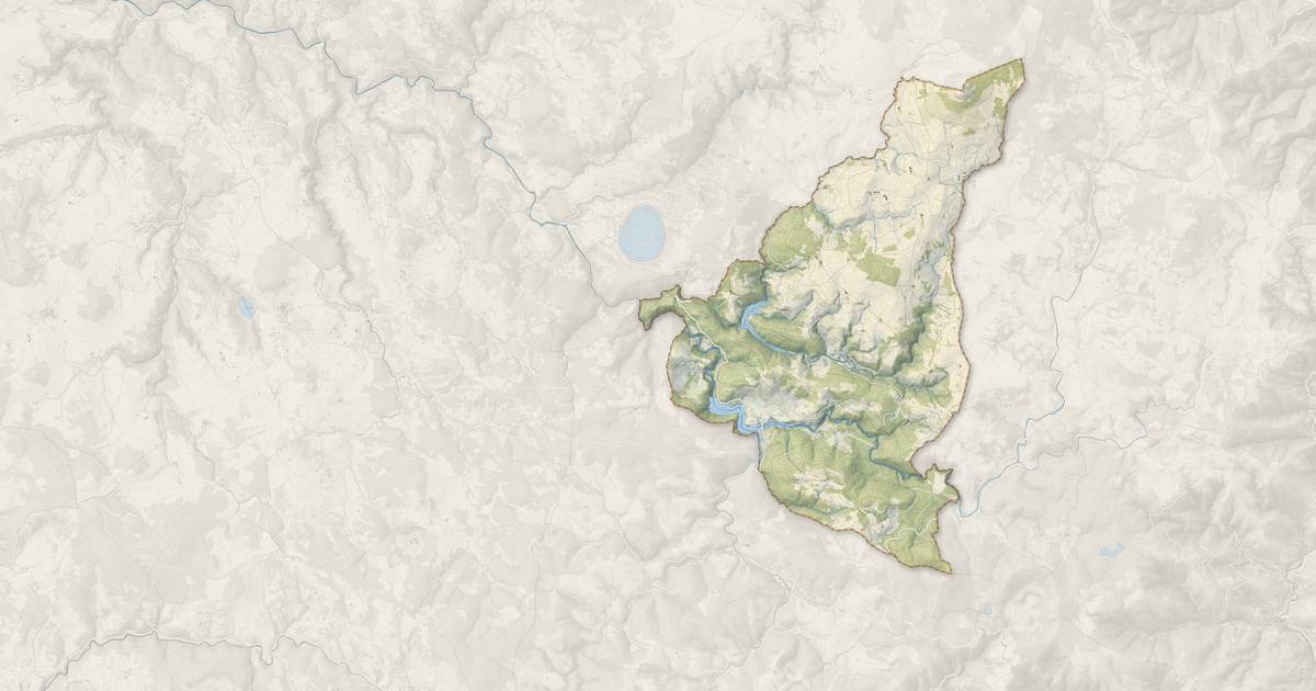 Portrait cartographique de Cros-de-Géorand : relief, eau, forêts, bâti et voies, calculés à partir des données de l'IGN