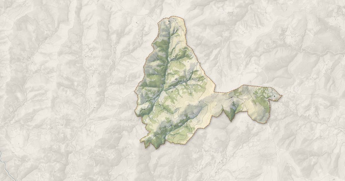 Portrait cartographique de Gourdon : relief, eau, forêts, bâti et voies, calculés à partir des données de l'IGN