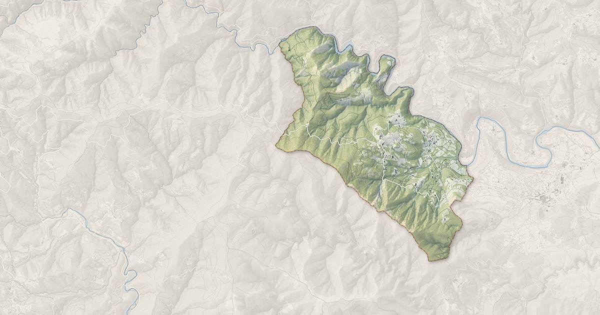 Portrait cartographique de Gravières : relief, eau, forêts, bâti et voies, calculés à partir des données de l'IGN