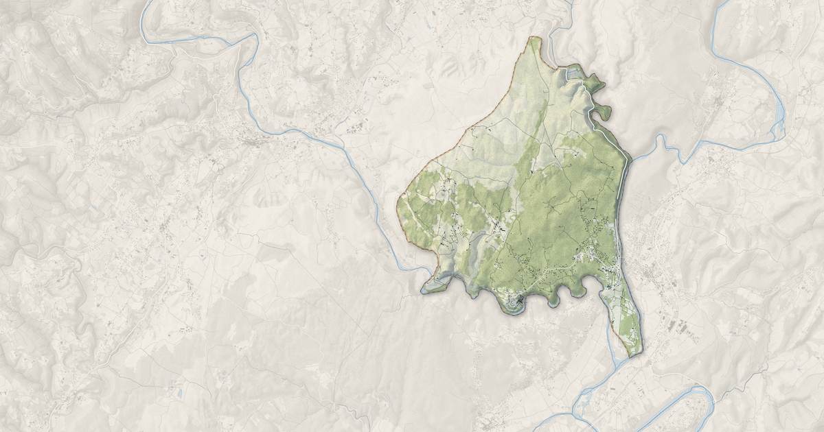 Portrait cartographique de Labeaume : relief, eau, forêts, bâti et voies, calculés à partir des données de l'IGN