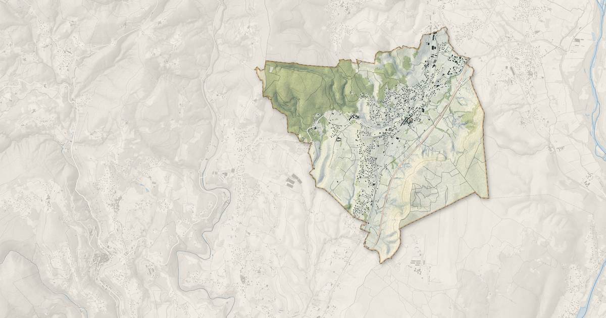 Portrait cartographique de Lachapelle-sous-Aubenas : relief, eau, forêts, bâti et voies, calculés à partir des données de l'IGN