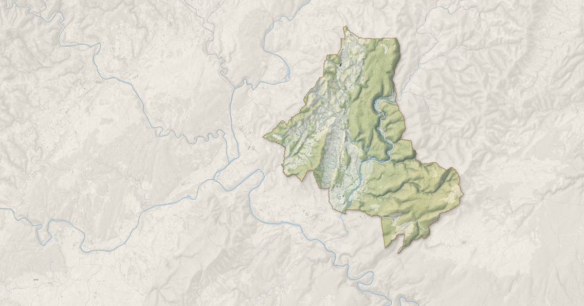 Portrait cartographique de Lagorce : relief, eau, forêts, bâti et voies, calculés à partir des données de l'IGN