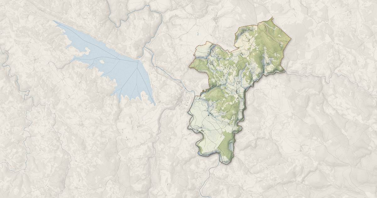 Portrait cartographique de Lespéron : relief, eau, forêts, bâti et voies, calculés à partir des données de l'IGN