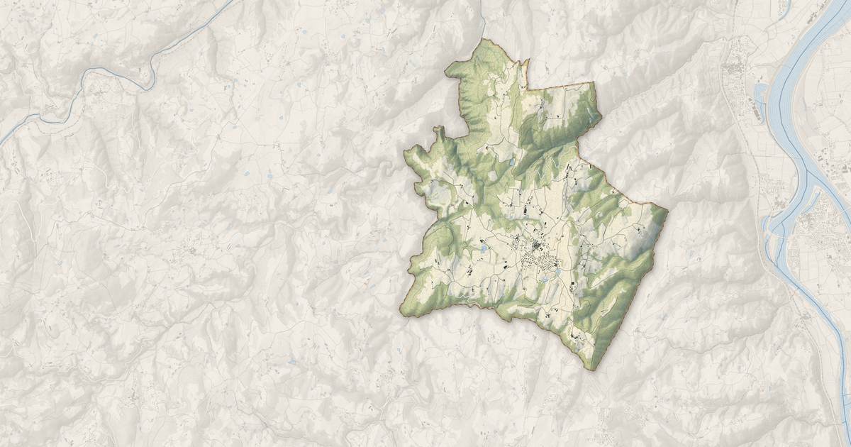 Portrait cartographique de Plats : relief, eau, forêts, bâti et voies, calculés à partir des données de l'IGN