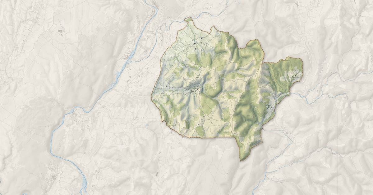 Portrait cartographique de Rochecolombe : relief, eau, forêts, bâti et voies, calculés à partir des données de l'IGN