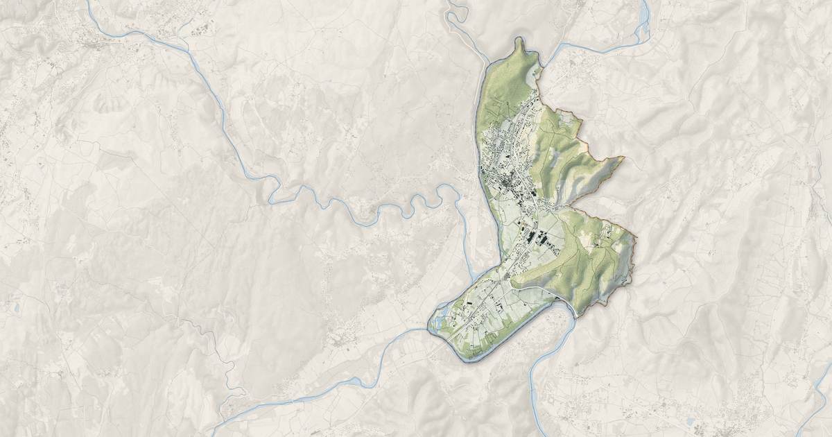 Portrait cartographique de Ruoms : relief, eau, forêts, bâti et voies, calculés à partir des données de l'IGN