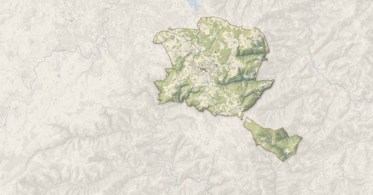 Portrait cartographique de Saint-Agrève : relief, eau, forêts, bâti et voies, calculés à partir des données de l'IGN