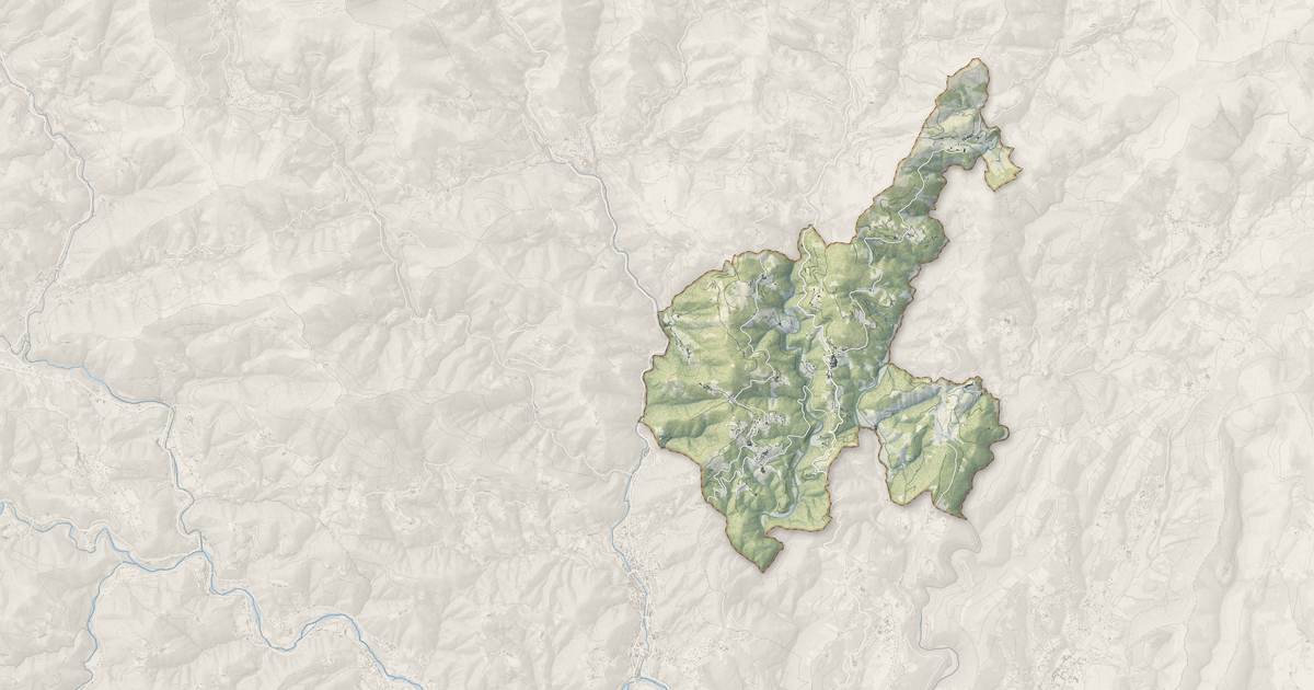Portrait cartographique de Saint-Andéol-de-Vals : relief, eau, forêts, bâti et voies, calculés à partir des données de l'IGN
