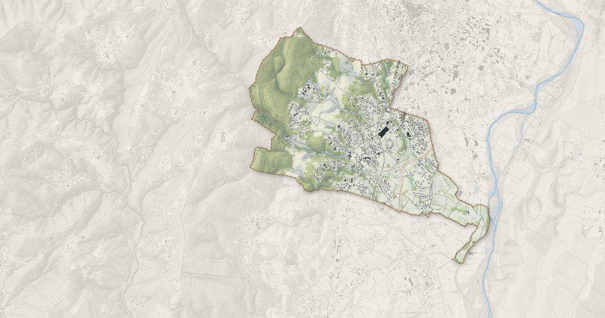 Portrait cartographique de Saint-Étienne-de-Fontbellon : relief, eau, forêts, bâti et voies, calculés à partir des données de l'IGN