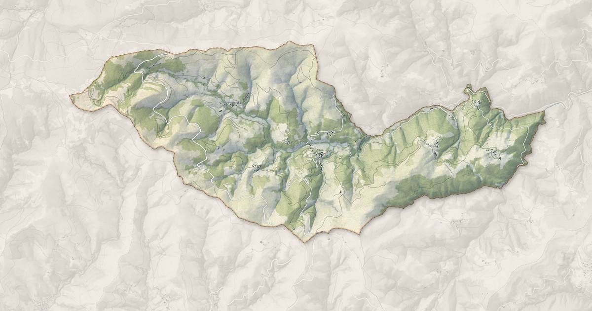 Portrait cartographique de Saint-Julien-du-Gua : relief, eau, forêts, bâti et voies, calculés à partir des données de l'IGN