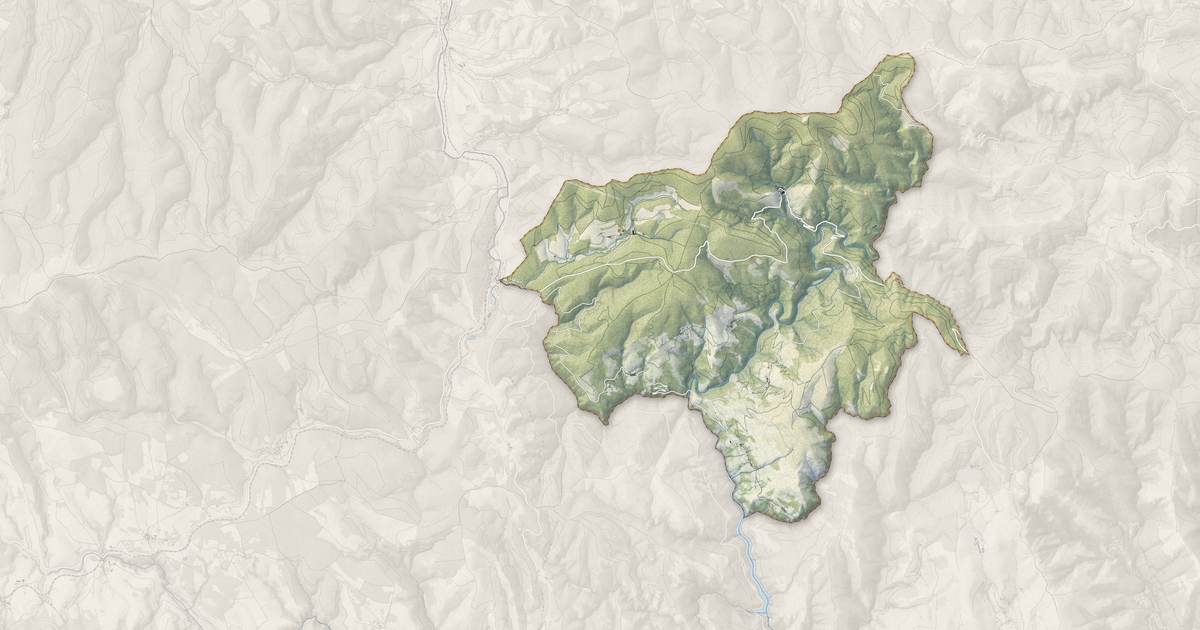 Portrait cartographique de Saint-Laurent-les-Bains-Laval-d'Aurelle : relief, eau, forêts, bâti et voies, calculés à partir des données de l'IGN
