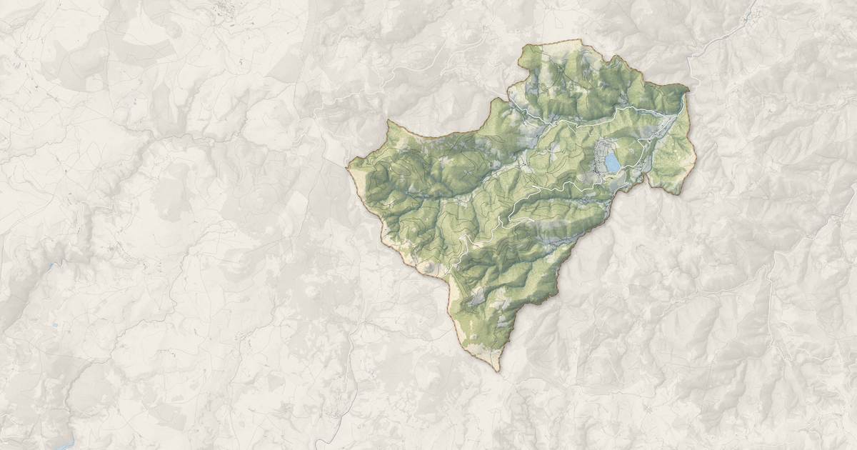 Portrait cartographique de Saint-Martial : relief, eau, forêts, bâti et voies, calculés à partir des données de l'IGN