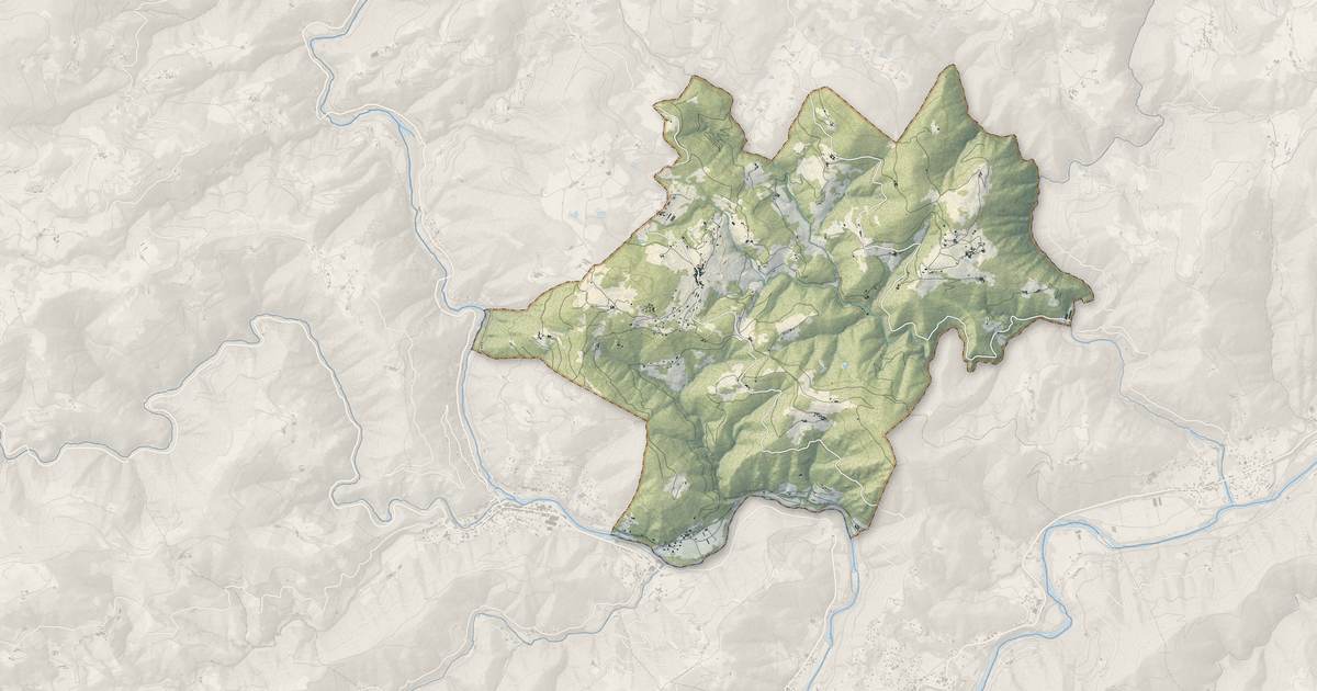 Portrait cartographique de Saint-Michel-de-Chabrillanoux : relief, eau, forêts, bâti et voies, calculés à partir des données de l'IGN