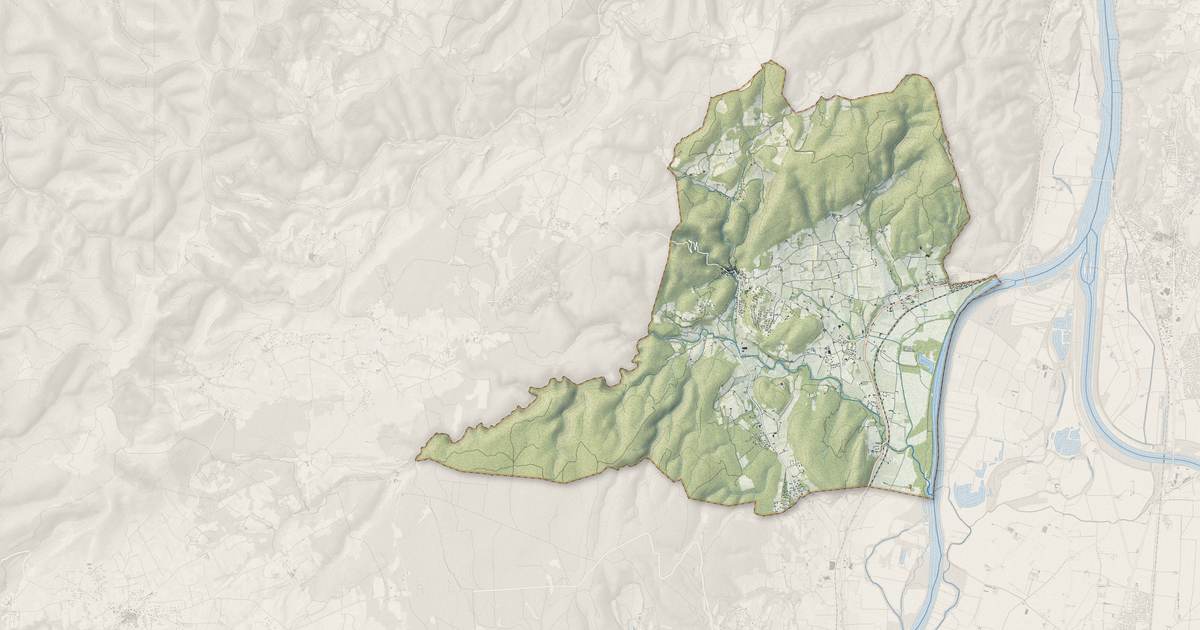 Portrait cartographique de Saint-Montan : relief, eau, forêts, bâti et voies, calculés à partir des données de l'IGN