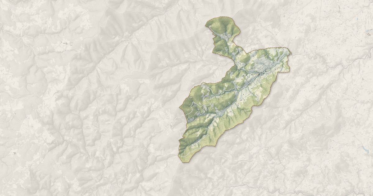 Portrait cartographique de Satillieu : relief, eau, forêts, bâti et voies, calculés à partir des données de l'IGN