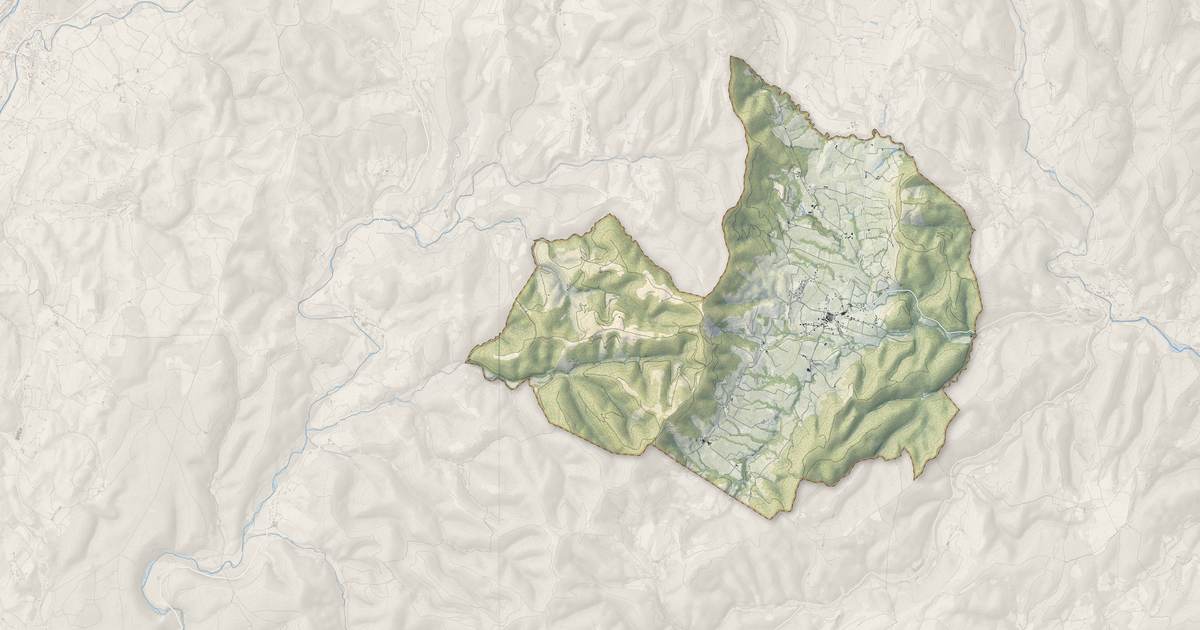 Portrait cartographique de Valvignères : relief, eau, forêts, bâti et voies, calculés à partir des données de l'IGN