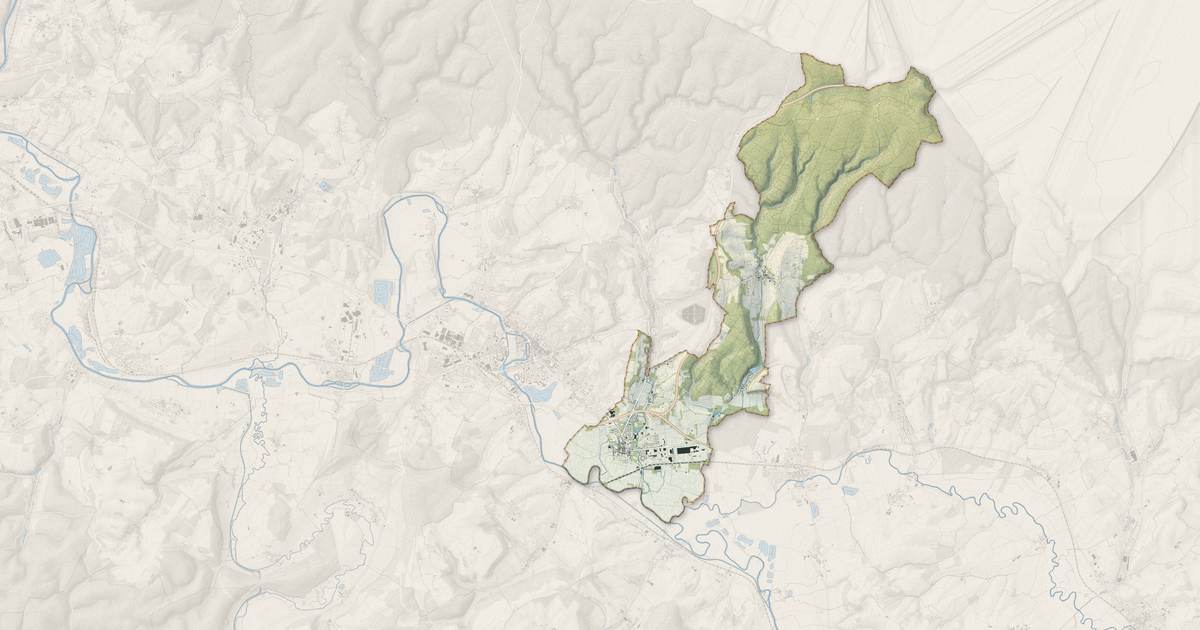 Portrait cartographique de Bazeilles : relief, eau, forêts, bâti et voies, calculés à partir des données de l'IGN