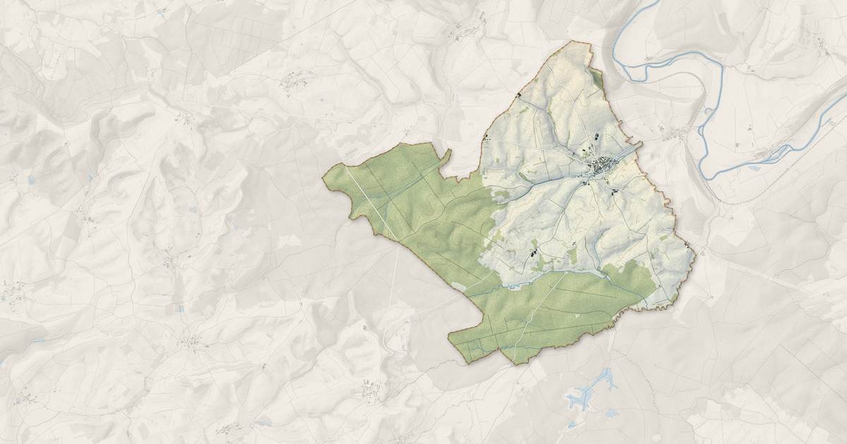 Portrait cartographique de Beaumont-en-Argonne : relief, eau, forêts, bâti et voies, calculés à partir des données de l'IGN