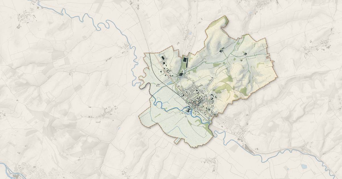 Portrait cartographique de Carignan : relief, eau, forêts, bâti et voies, calculés à partir des données de l'IGN