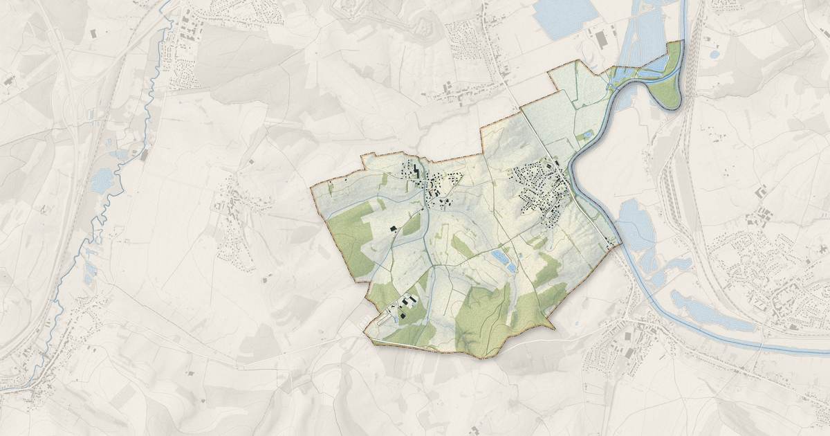 Portrait cartographique de Chalandry-Elaire : relief, eau, forêts, bâti et voies, calculés à partir des données de l'IGN