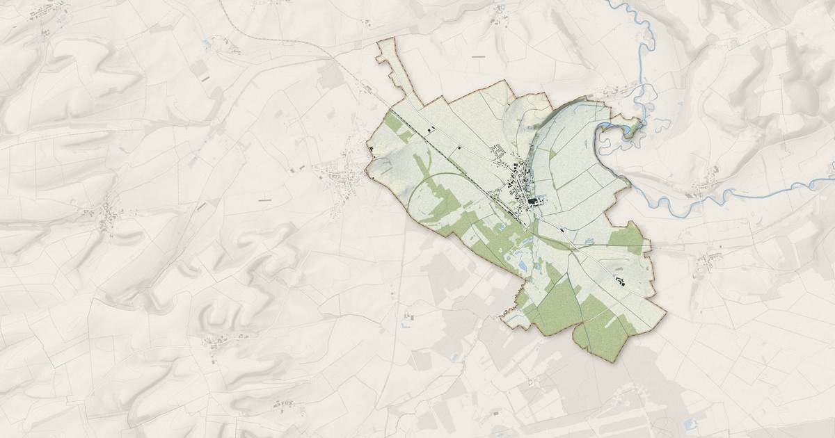 Portrait cartographique de Challerange : relief, eau, forêts, bâti et voies, calculés à partir des données de l'IGN