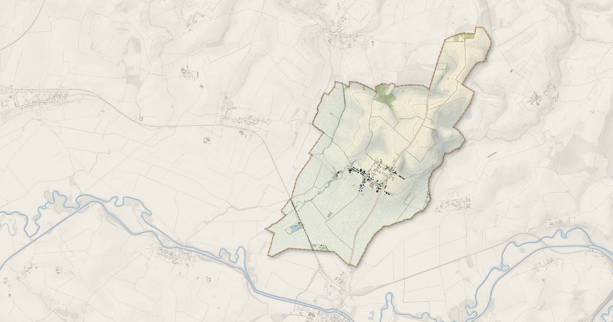 Portrait cartographique de Charbogne : relief, eau, forêts, bâti et voies, calculés à partir des données de l'IGN