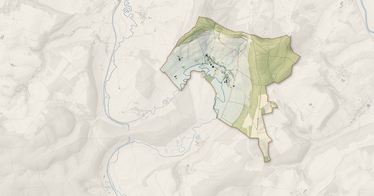 Portrait cartographique de Cheveuges : relief, eau, forêts, bâti et voies, calculés à partir des données de l'IGN