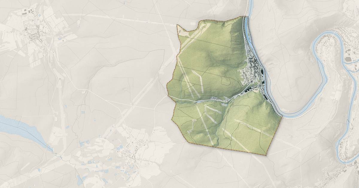 Portrait cartographique de Deville : relief, eau, forêts, bâti et voies, calculés à partir des données de l'IGN