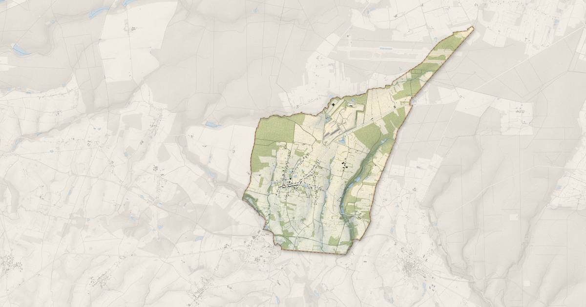 Portrait cartographique de Éteignières : relief, eau, forêts, bâti et voies, calculés à partir des données de l'IGN
