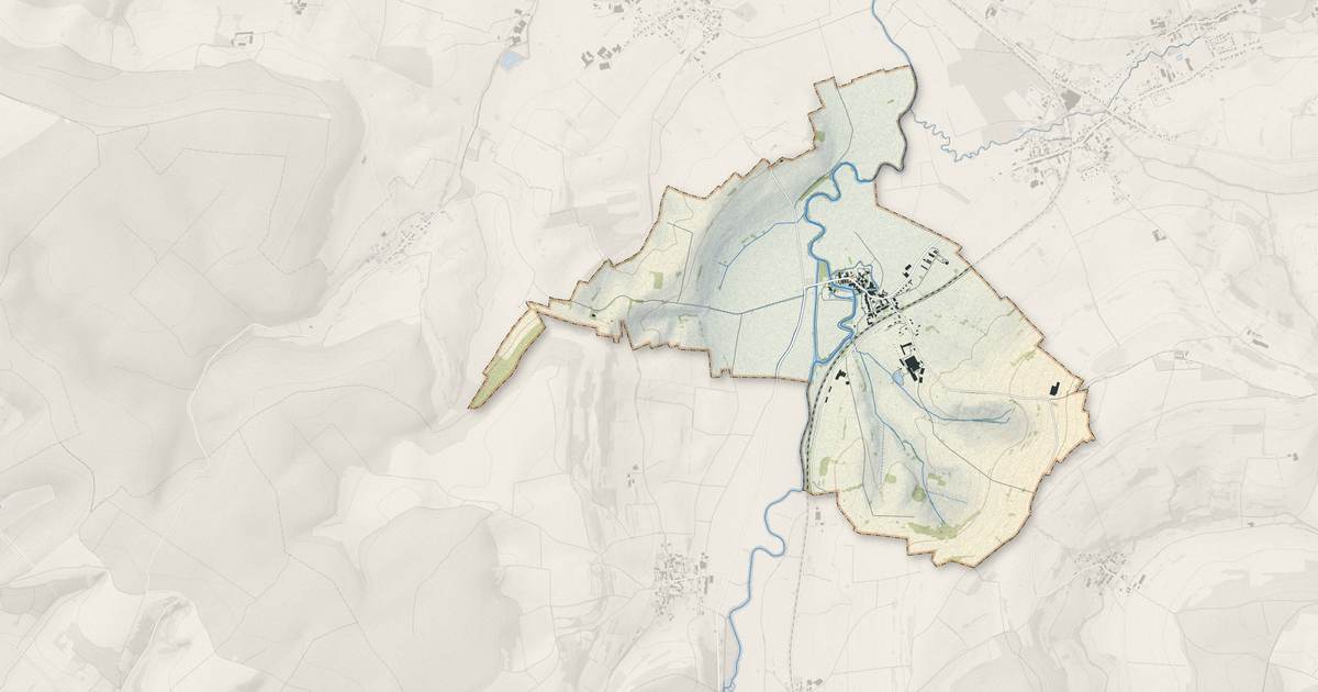 Portrait cartographique de La Ferté-sur-Chiers : relief, eau, forêts, bâti et voies, calculés à partir des données de l'IGN