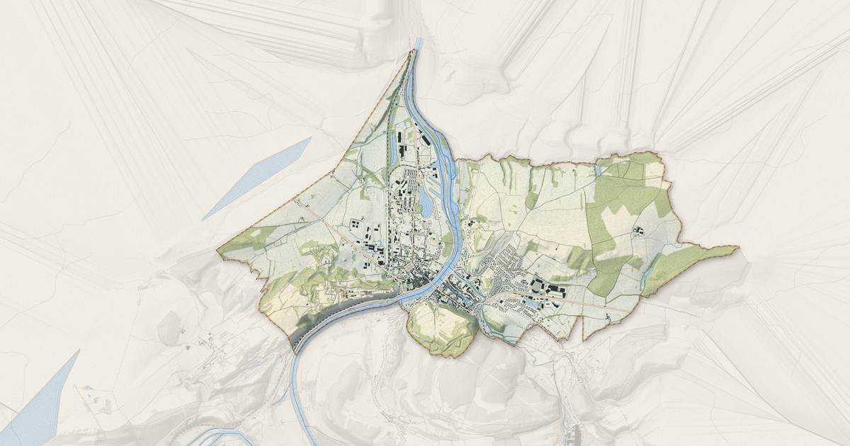 Portrait cartographique de Givet : relief, eau, forêts, bâti et voies, calculés à partir des données de l'IGN