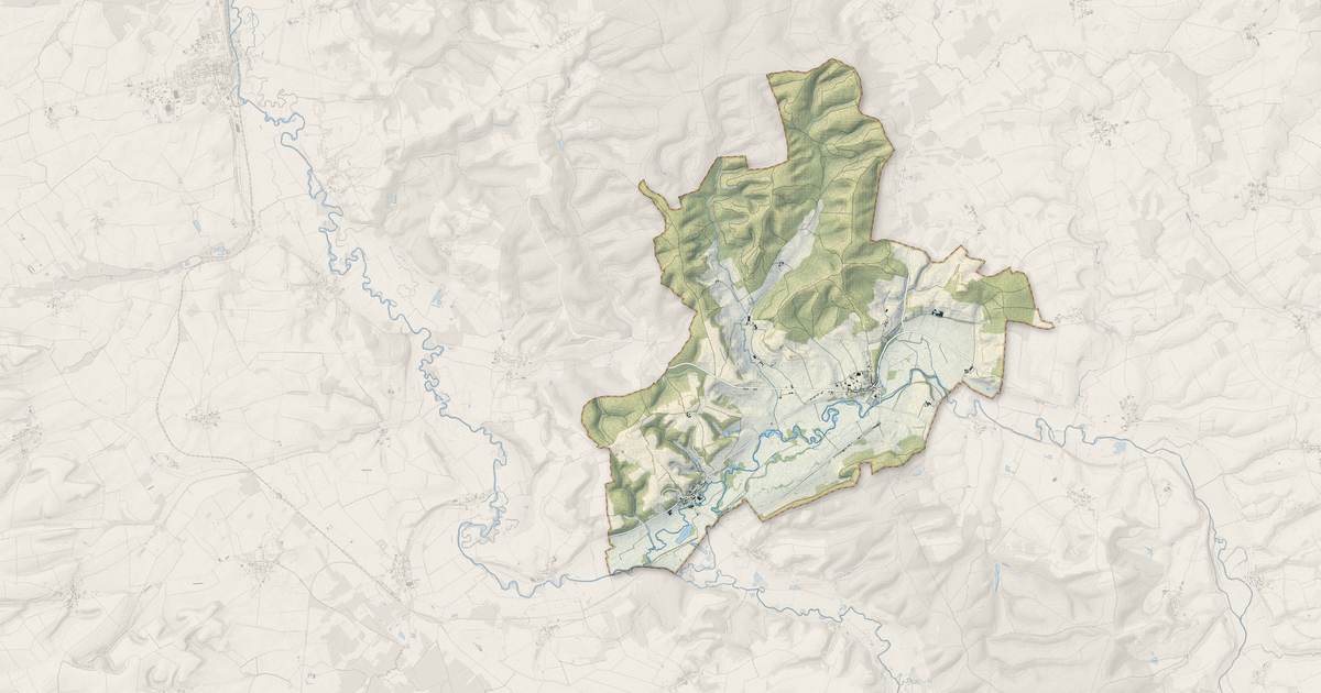Portrait cartographique de Grandpré : relief, eau, forêts, bâti et voies, calculés à partir des données de l'IGN