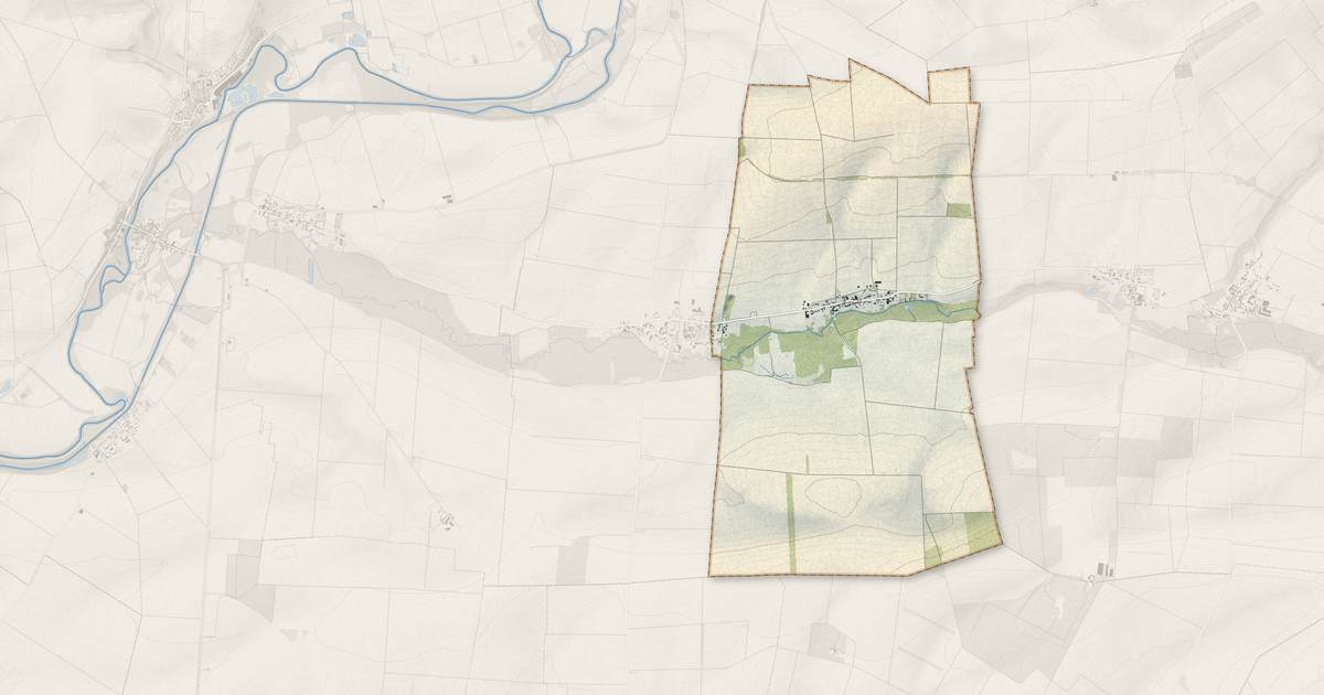 Portrait cartographique de Houdilcourt : relief, eau, forêts, bâti et voies, calculés à partir des données de l'IGN