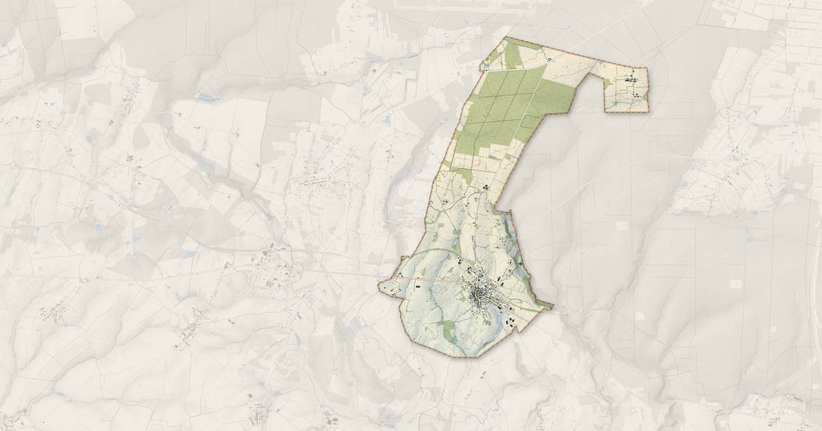 Portrait cartographique de Maubert-Fontaine : relief, eau, forêts, bâti et voies, calculés à partir des données de l'IGN